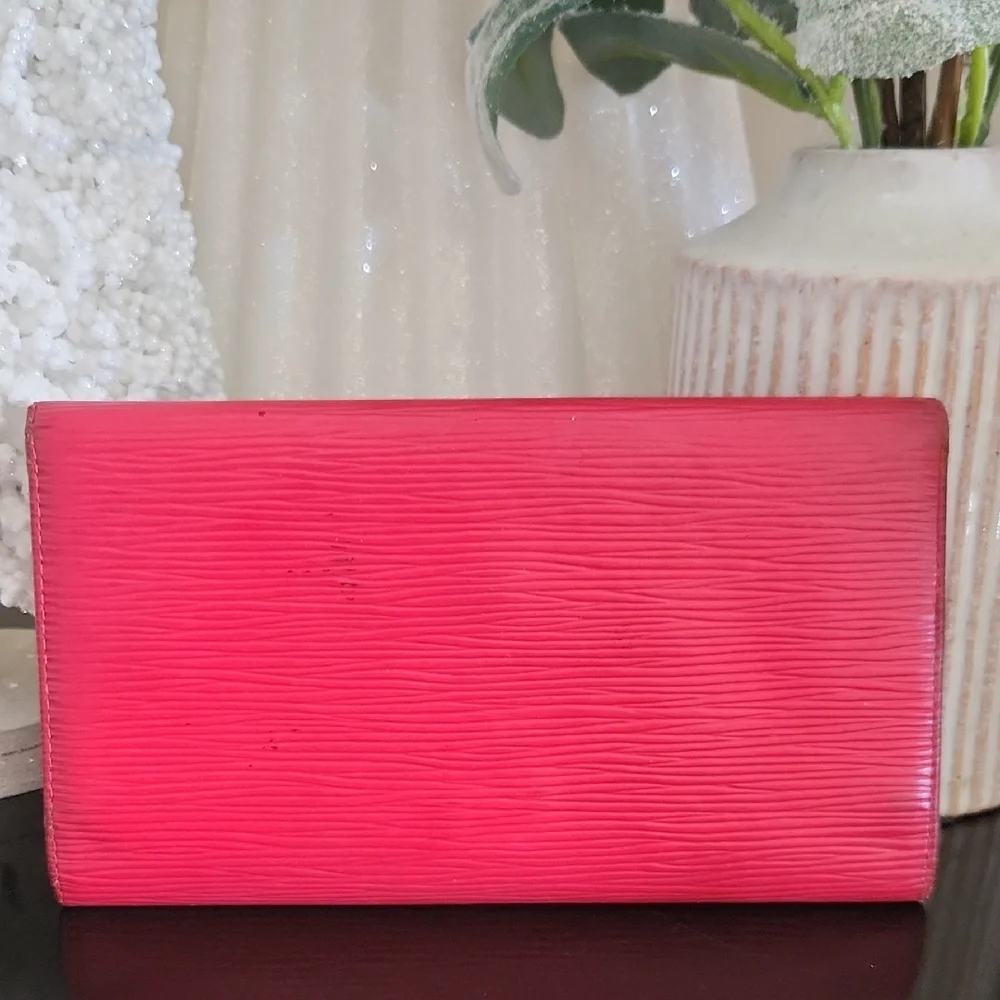LV Long Wallet. Beautiful Red Louis Vuitton Wallet - Picture 3 of 16